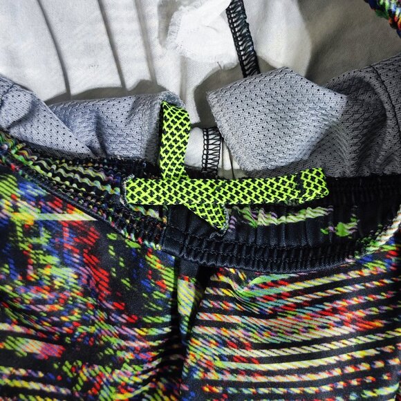 Under Armour athletic shorts boys XS black and multi-colour with graphic design - Picture 6 of 10